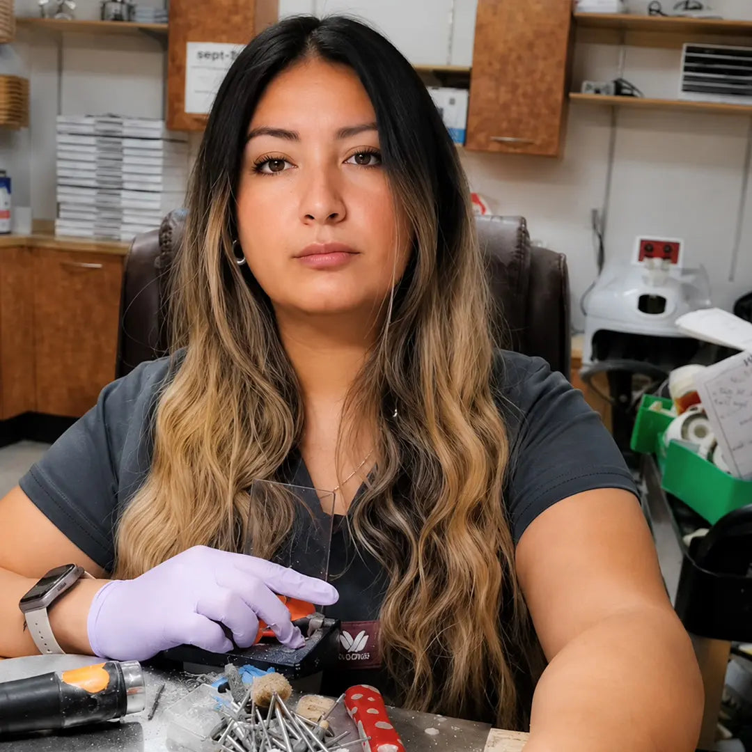 Dayanne Aelyn, dental technician who uses dental gear products