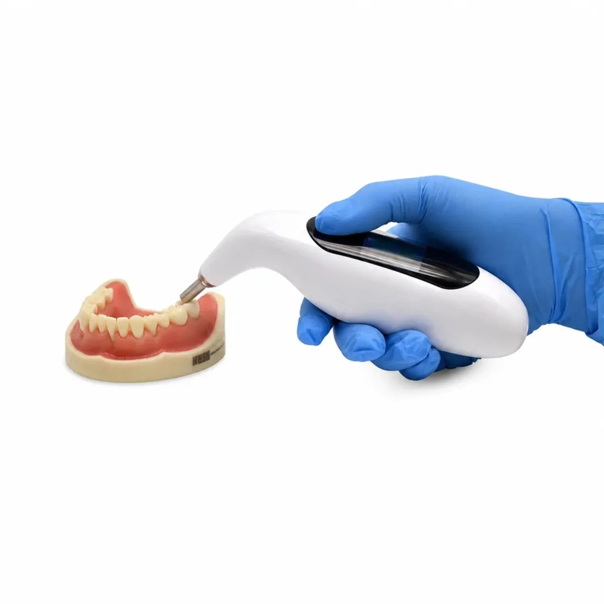 Tooth shade analyzer matching shade on a denture model